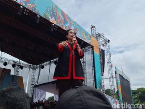 Megawati Sentil soal Bagi-bagi Sembako: Memangnya Bisa Terus-terusan?