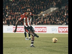 Comeback Toney, sejak absen dari Mei 2023, ditandai dengan gol buat Brentford. Foto: dok. Internet/X (Twitter)