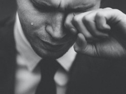 9 Manfaat Menangis untuk Kesehatan dan Kapan Harus ke Dokter