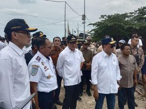 Temui Nelayan Lamongan, Menhub Janjikan Pesisir Dangkal Segera Dikeruk Temui Nelayan Lamongan, Menhub Janjikan Pesisir Dangkal Segera Dikeruk
