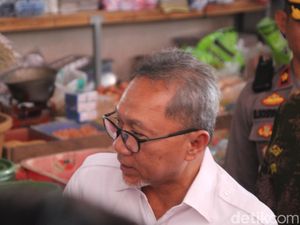 Isu 15 Menteri Mundur, Zulhas: Elite Jangan Buat Gaduh! Isu 15 Menteri Mundur, Zulhas: Elite Jangan Buat Gaduh!
