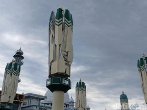 Payung Madinah Pasuruan Rusak Diterpa Angin Kencang Payung Madinah Pasuruan Rusak Diterpa Angin Kencang