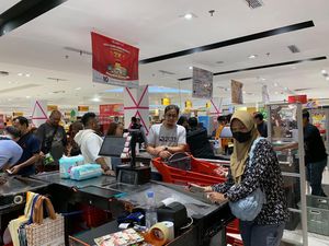 Pengunjung Makin Padat Jelang Berakhir Transmart Full Day Sale Pengunjung Makin Padat Jelang Berakhir Transmart Full Day Sale