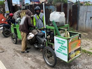 Cuan Manis Nanang si Penjual Es Tebu yang Sehari Dapat Ratusan Ribu Cuan Manis Nanang si Penjual Es Tebu yang Sehari Dapat Ratusan Ribu
