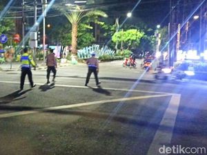 Pembalap Liar di Surabaya Kocar-kacir Saat Dibubarkan Polisi Pembalap Liar di Surabaya Kocar-kacir Saat Dibubarkan Polisi