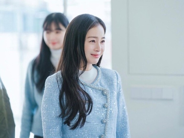 Potret Kim Tae Hee dalam drama 'Welcome to Samdal-ri'/ Foto: instagram.com/storyjcompany Potret Kim Tae Hee dalam drama 'Welcome to Samdal-ri'