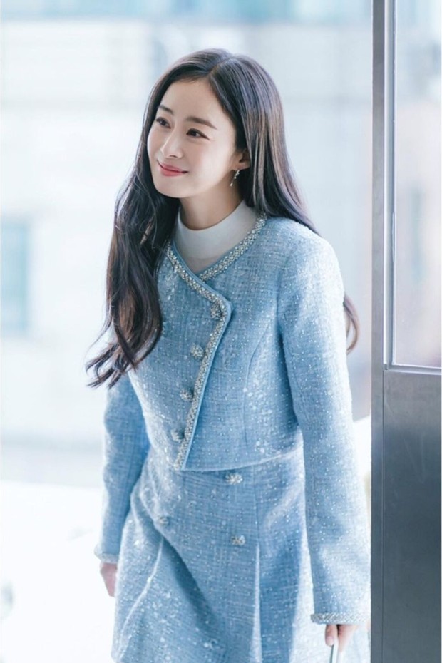 Potret Kim Tae Hee dalam drama 'Welcome to Samdal-ri'/ Foto: instagram.com/storyjcompany Potret Kim Tae Hee dalam drama 'Welcome to Samdal-ri'