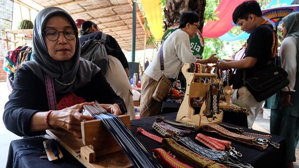 Intip Pembuatan Kerajinan Tenun di Solo