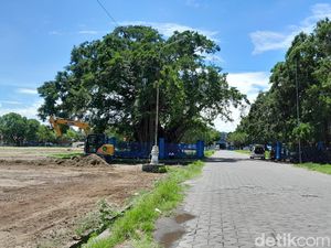 Revitalisasi Alun-alun Keraton Solo Dimulai, Target Kelar 7 Bulan Revitalisasi Alun-alun Keraton Solo Dimulai, Target Kelar 7 Bulan