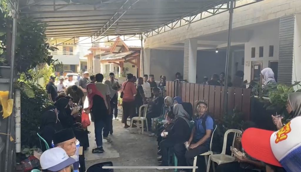 Suasana Rumah Duka Ayah Ammar Zoni Dihadiri Irish Bella