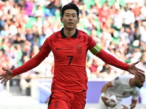 Momen Asisten Pelatih Yordania Minta Foto Bareng Son Heung-min Momen Asisten Pelatih Yordania Minta Foto Bareng Son Heung-min