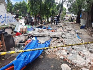 Penampakan Tembok Roboh Tewaskan 3 Orang di Tebet Jaksel Penampakan Tembok Roboh Tewaskan 3 Orang di Tebet Jaksel