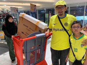 Pria Ini Borong 2 AC + TV di Transmart Full Day Sale, Hemat Rp 4 Jutaan Pria Ini Borong 2 AC + TV di Transmart Full Day Sale, Hemat Rp 4 Jutaan