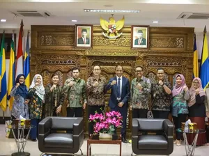 Unair & Western Sydney University RI Kolaborasi Riset-Pengembangan Masyarakat Unair & Western Sydney University RI Kolaborasi Riset-Pengembangan Masyarakat