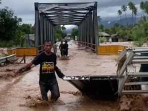 Banjir Rendam 4 Desa di Touna Sulteng, 4 Rumah Hanyut Terbawa Arus Sungai