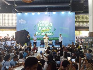 Momen Prabowo Temui Tukang Bakso hingga Joget Bareng di Bekasi Momen Prabowo Temui Tukang Bakso hingga Joget Bareng di Bekasi