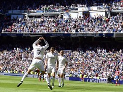 Dalam kemenangan Real Madrid melawan Granada dengan skor 9-1, Cristiano Ronaldo bikin lima gol. Ada tiga golnya yang dicetak dalam rentang delapan menit, yang pada saat itu tercatat sebagai yang tercepat sebelum kini dipatahkan Artem Dovbyk. Foto: AFP/GERARD JULIEN