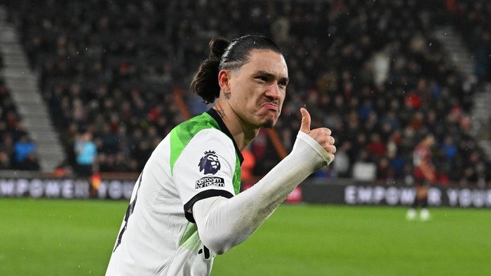 BOURNEMOUTH, ENGLAND - JANUARY 21: (THE SUN OUT. THE SUN ON SUNDAY OUT) Darwin Nunez of Liverpool celebrates after scoring the opening goal during the Premier League match between AFC Bournemouth and Liverpool FC at Vitality Stadium on January 21, 2024 in Bournemouth, England. (Photo by John Powell/Liverpool FC via Getty Images)