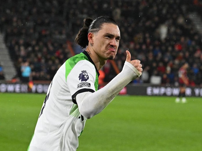 BOURNEMOUTH, ENGLAND - JANUARY 21: (THE SUN OUT. THE SUN ON SUNDAY OUT) Darwin Nunez of Liverpool celebrates after scoring the opening goal during the Premier League match between AFC Bournemouth and Liverpool FC at Vitality Stadium on January 21, 2024 in Bournemouth, England. (Photo by John Powell/Liverpool FC via Getty Images)