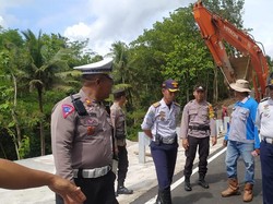 Baru Diresmikan 4 Hari Jalan Tawang-Ngalang Sudah Retak, Ini Kata Dinas PU