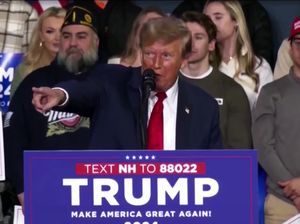 Anggap Ganggu Pidatonya saat Kampanye, Trump Usir Seorang Warga Anggap Ganggu Pidatonya saat Kampanye, Trump Usir Seorang Warga