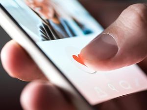 Pakai Dating Apps Ternyata Bisa Berisiko Buruk! Pakai Dating Apps Ternyata Bisa Berisiko Buruk!