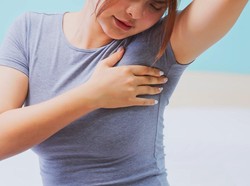 Sederet Cara Alami Hempaskan Bau Ketiak, Cukur Bulu-Rajin Mandi 2 Kali Sehari