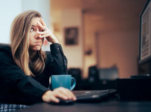 Kata Psikolog soal Second-hand Embarrassment, Rasa Malu Saat Nonton Debat Cawapres Kata Psikolog soal Second-hand Embarrassment, Rasa Malu Saat Nonton Debat Cawapres