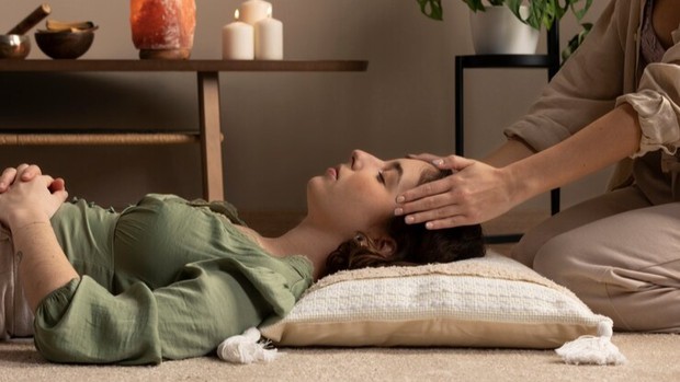 Reiki, pengobatan alami Jepang untuk kembalikan energi yang hilang