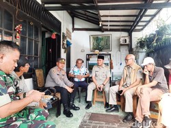 Kapolsek dan Camat Tebet Melayat ke Rumah Duka Korban Tembok Roboh