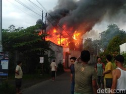 Kebakaran Gudang Aluminium di Sidoarjo Tewaskan Seorang Pekerja