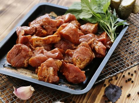 Konsumsi olahan daging ayam yang salah dapat menambah berat badan/foto: freepik.com/racool_studio