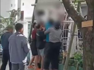 Kuli Bangunan di Makassar Tewas Tersengat Listrik Saat Perbaiki Rumah Kuli Bangunan di Makassar Tewas Tersengat Listrik Saat Perbaiki Rumah