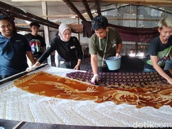 Anak Anies, Cak Imin dan Ganjar Sambangi Kulon Progo, Membatik-Diskusi