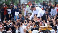 Momen Anies Diserbu Pendukungnya di Cikarang
