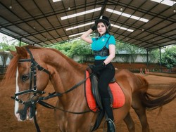 Pertama Kali Berkuda, Novi Rizki Alami Insiden Sampai Diurut