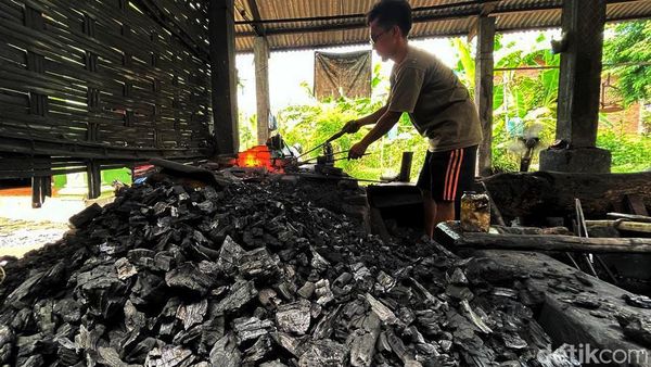 Pande Besi Legendaris Asal Jombang Produksi Tajaman