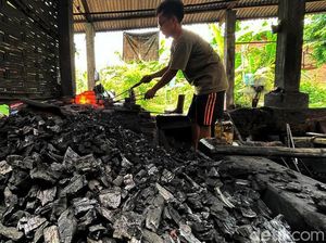 Pande Besi Legendaris Asal Jombang Produksi Tajaman Pande Besi Legendaris Asal Jombang Produksi Tajaman