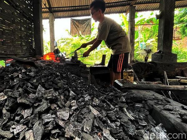 Pande Besi Legendaris Asal Jombang Produksi Tajaman