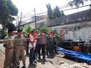 Pertamina Santuni Keluarga Korban Tembok Roboh di Tebet Jaksel Pertamina Santuni Keluarga Korban Tembok Roboh di Tebet Jaksel