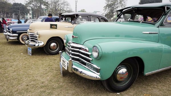 Potret Deretan Mobil Klasik Siap Bersaing di Reli Tahunan India
