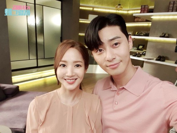 Potret Park Min Young dan Park Seo Joon dalam drama 'What's Wrong With Secretary Kim