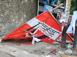 Caleg PSI Duga Baliho Dirusak Sebelum Roboh dan Timpa Pengendara di Cakung
