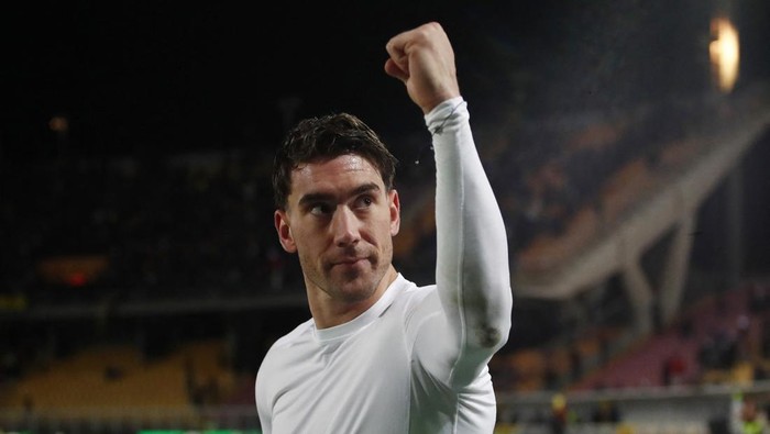 Soccer Football - Serie A - Lecce v Juventus - Stadio Via del mare, Lecce, Italy - January 21, 2024 Juventus Dusan Vlahovic celebrates after the match REUTERS/Alessandro Garofalo