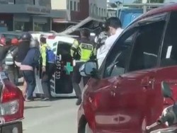 Ambulans Terguling Ditabrak Mobil di Batam, Pasien Kritis Meninggal Dunia