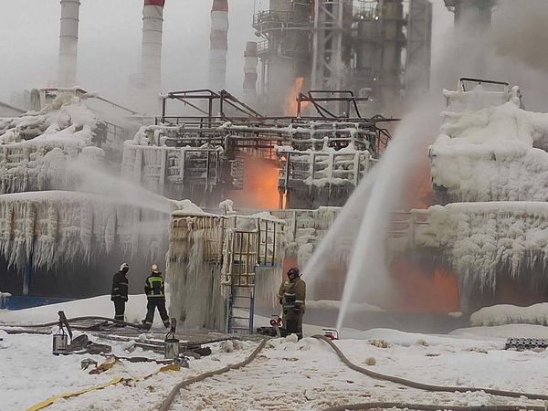 Terminal Gas Alam Rusia di Laut Baltik Terbakar