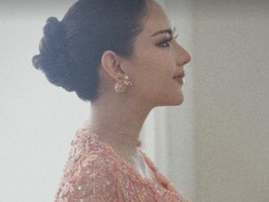 Inspirasi Kebaya 7 Bulanan Artis RI, Jessica Mila Menawan Dengan Warna Pastel