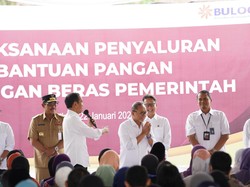 Kunker Bareng Jokowi, Zulhas: Bantuan Pangan Bakal Lanjut hingga Juni