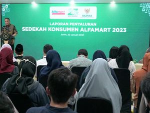BAZNAS Salurkan Rp 12 M Sedekah Konsumen Alfamart Lewat Program Unggulan