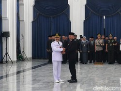 Barnas Adjidin Dilantik Sebagai Pj Bupati Garut